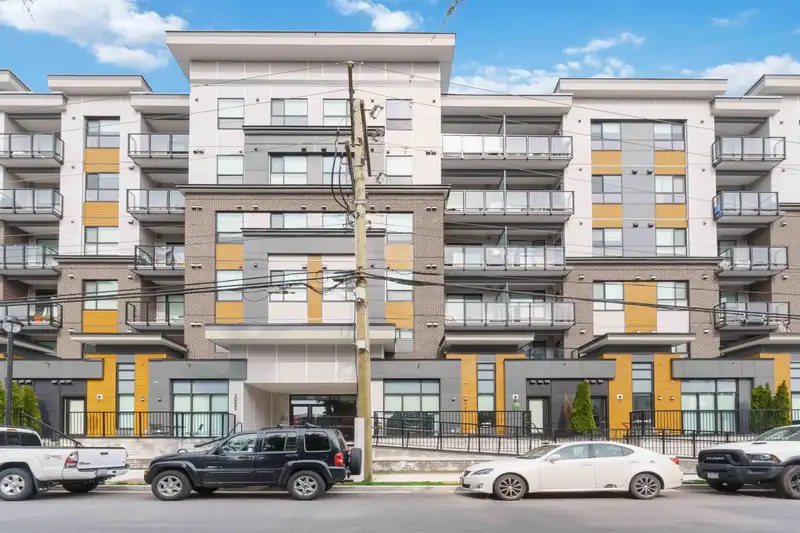 410 20695 EASTLEIGH CRESCENT - photo 1 of 39