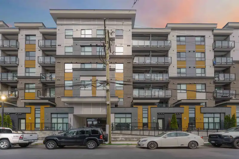 410 20695 EASTLEIGH CRESCENT - photo 2 of 39