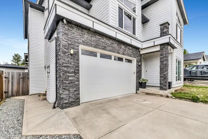 33131 BENEDICT BOULEVARD - photo 2 of 39