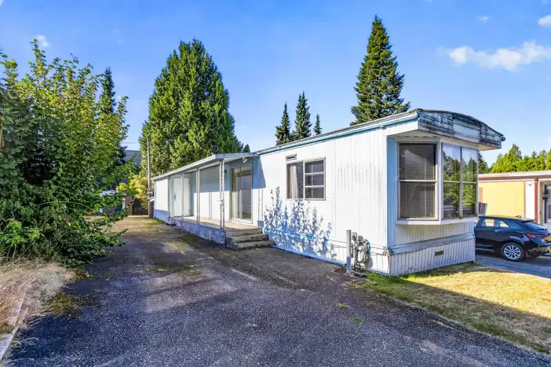14 21163 LOUGHEED HIGHWAY - photo 1 of 32