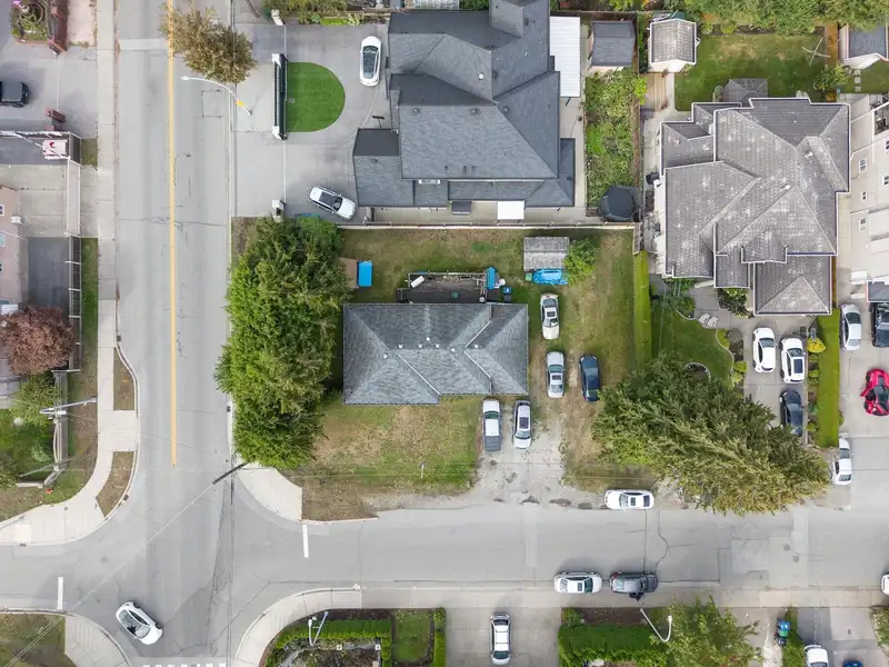 12411 78 AVENUE - photo 2 of 10