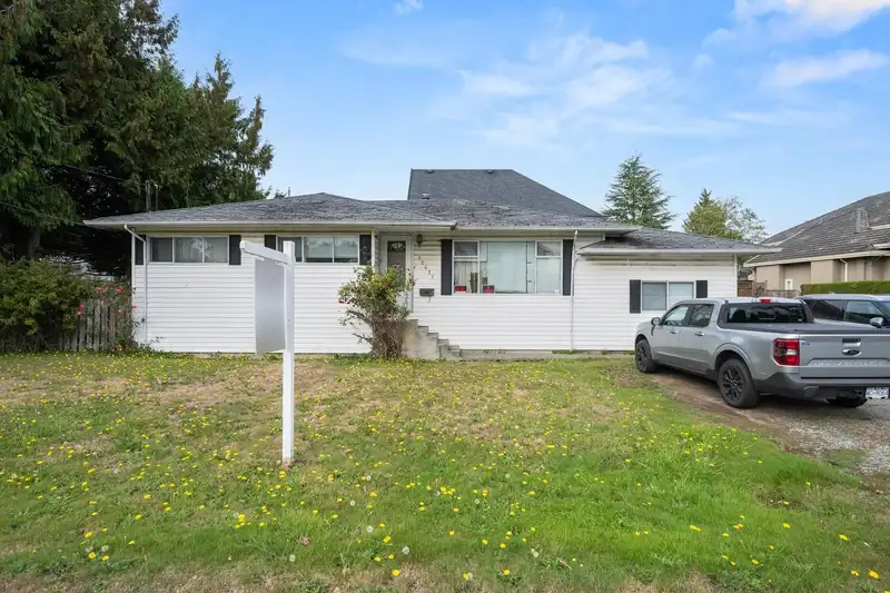 12411 78 AVENUE - photo 3 of 10