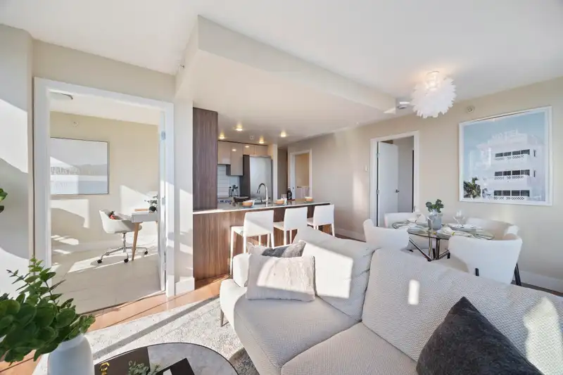 1801 1088 RICHARDS STREET - photo 2 of 33