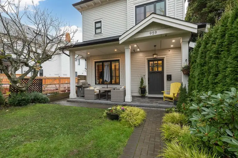 959 E 13TH AVENUE - photo 3 of 28