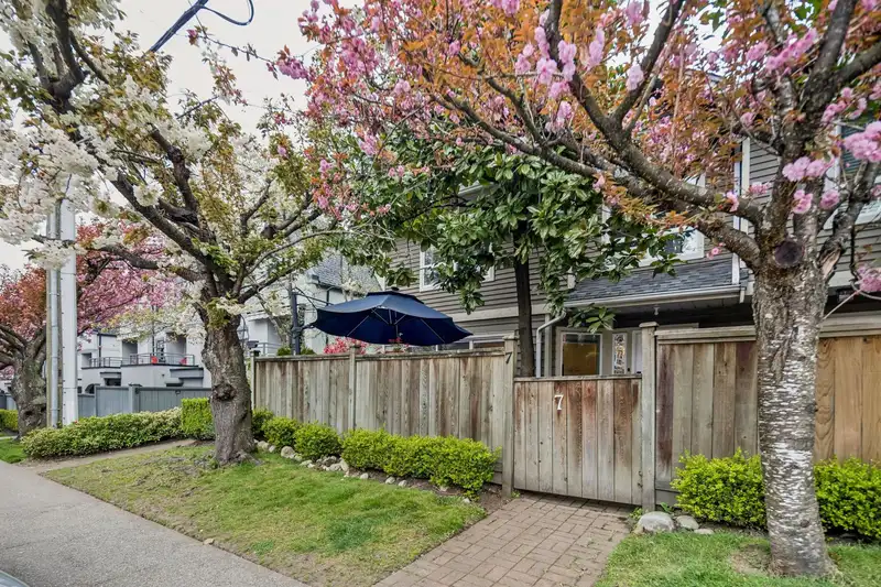 7 848 W 16TH STREET - photo 1 of 29