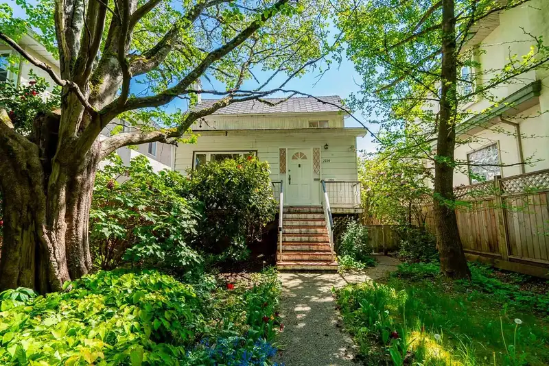 2720 W 24TH AVENUE - photo 1 of 31