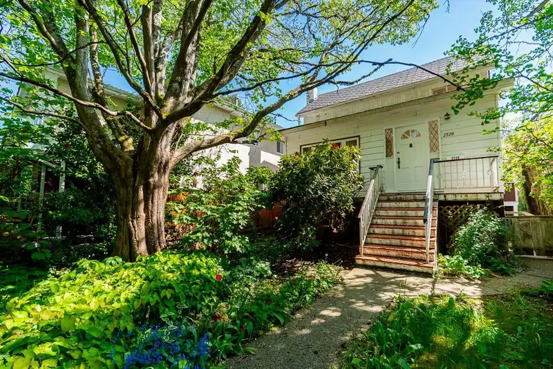 2720 W 24TH AVENUE - photo 2 of 31