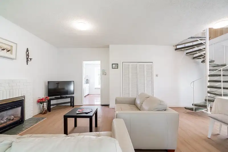 2720 W 24TH AVENUE - photo 4 of 31