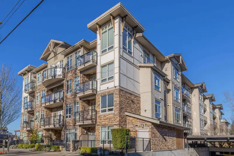 107 20861 83 AVENUE - photo 1 of 26