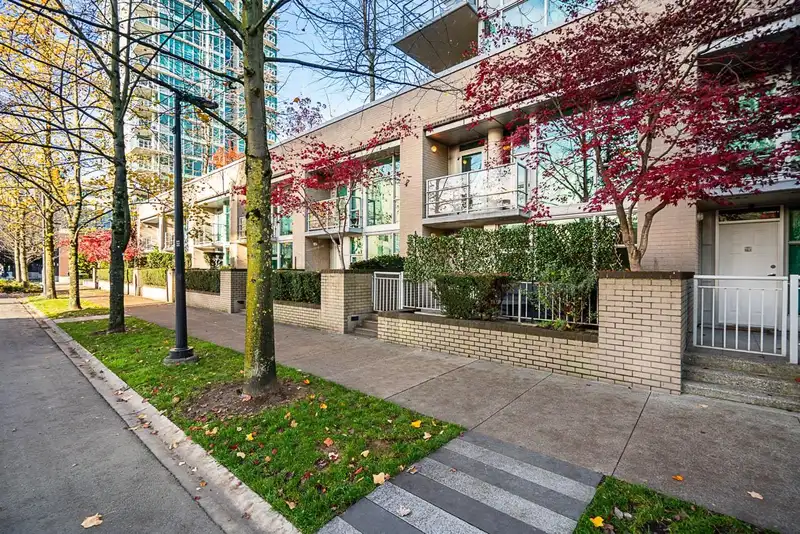 TH6 168 E ESPLANADE AVENUE - photo 1 of 26
