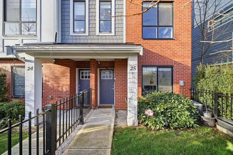 25 11556 72A AVENUE - photo 2 of 30