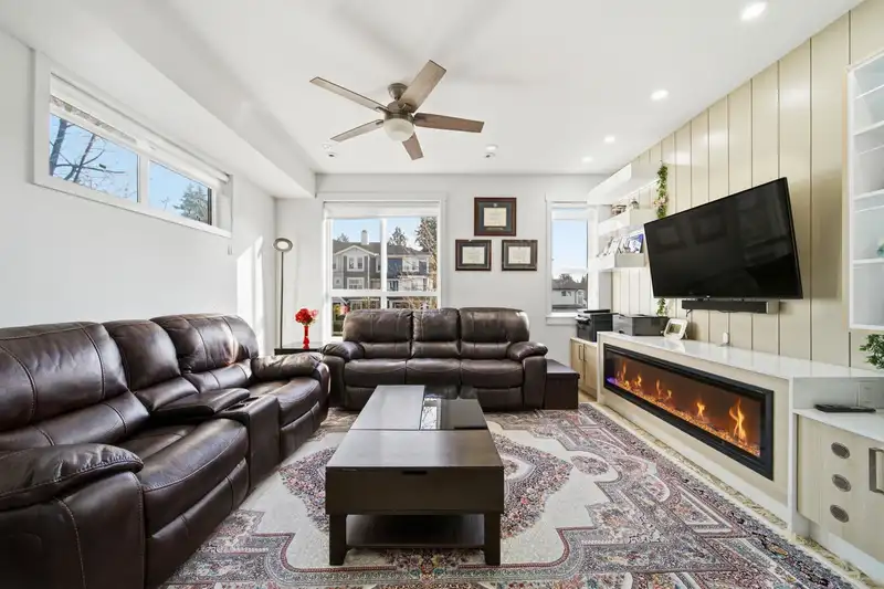 25 11556 72A AVENUE - photo 4 of 30
