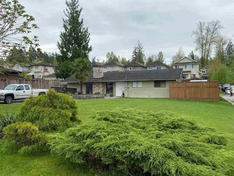24340-24360 102 AVENUE - photo 1 of 5