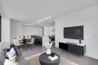 810 1588 JOHNSTON ROAD - thumbnail 2
