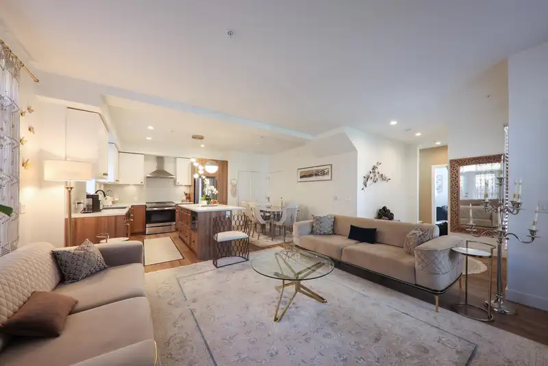 11 20487 65 AVENUE - photo 2 of 29