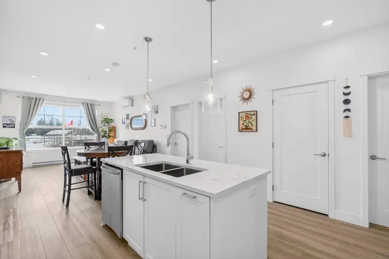 406 11865 227 STREET - photo 2 of 40