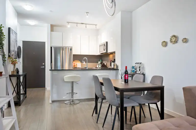212 15137 33 AVENUE - photo 4 of 40