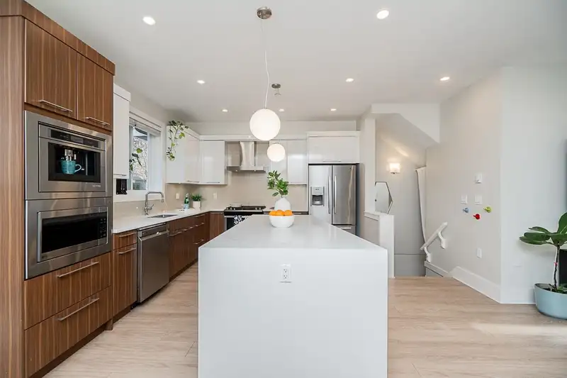 78 7665 209 STREET - photo 2 of 34