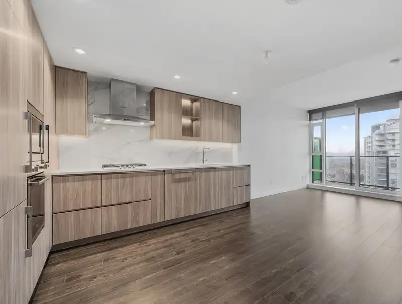 3506 9887 WHALLEY BOULEVARD - photo 2 of 14