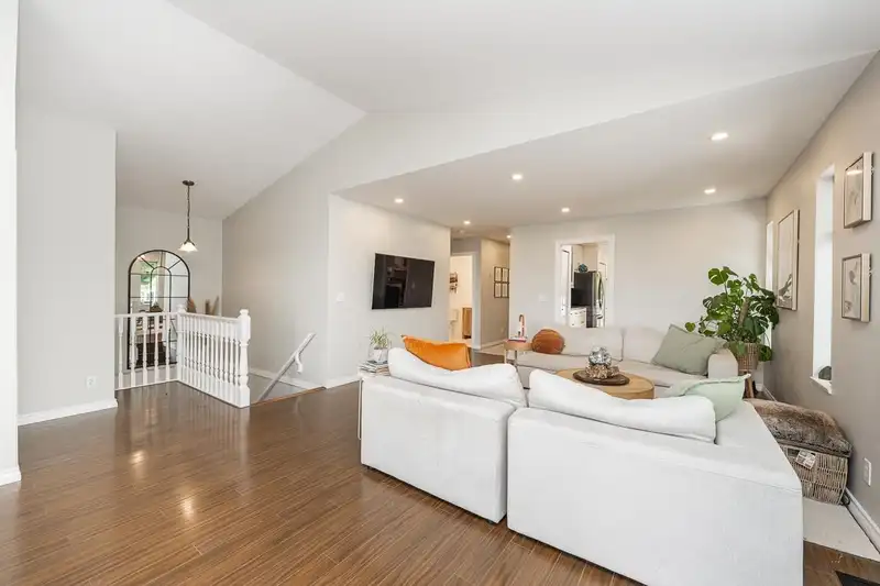 1221 ROCHESTER AVENUE - photo 4 of 38