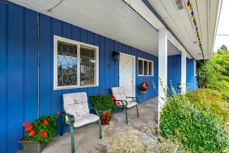1721 BOWMAN AVENUE - photo 2 of 40