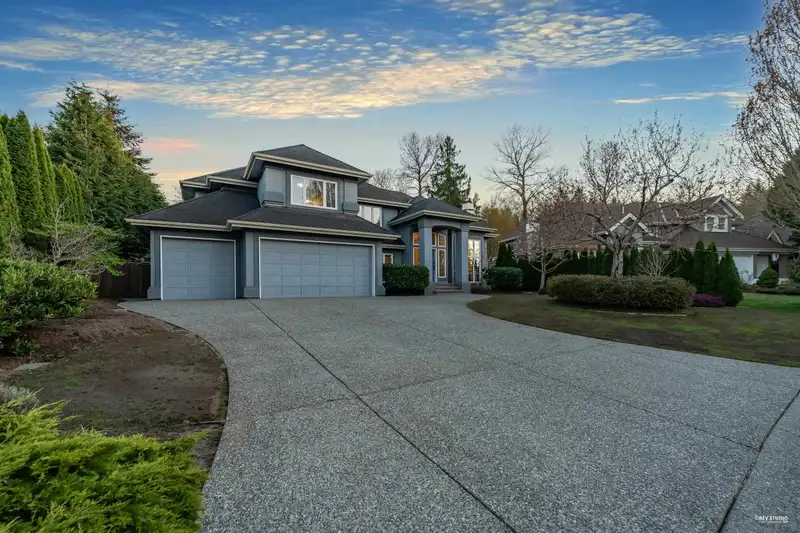 13572 22A AVENUE - photo 3 of 40