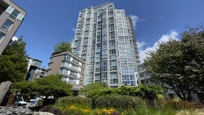 605 1228 MARINASIDE CRESCENT - photo 1 of 29