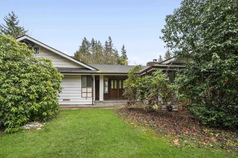 7564 184 STREET - photo 3 of 30