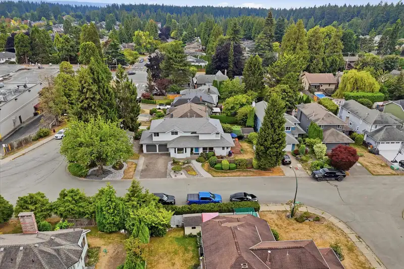 11898 WOODLYNN COURT - photo 4 of 40