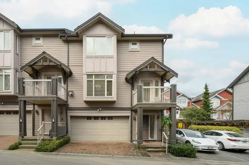 15 19219 67 AVENUE - photo 1 of 40