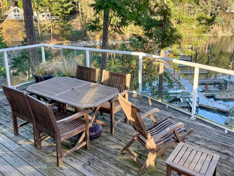 13C 2315 MACKINNON ROAD - photo 3 of 27
