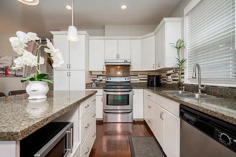 6781 193A STREET - photo 4 of 32