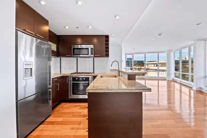 404 1690 W 8TH AVENUE - photo 4 of 9