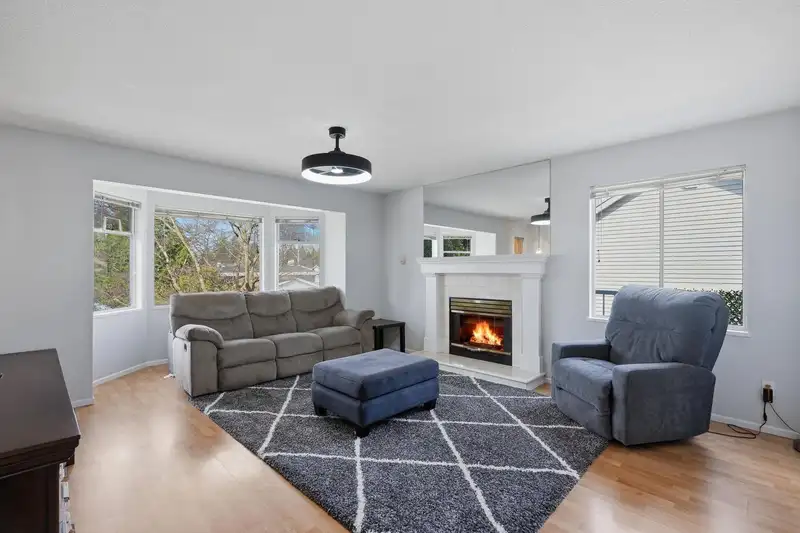 5 11954 HAWTHORNE STREET - photo 2 of 33