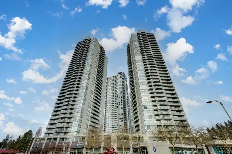 604 9981 WHALLEY BOULEVARD - photo 1 of 36