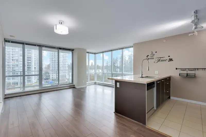 604 9981 WHALLEY BOULEVARD - photo 2 of 36