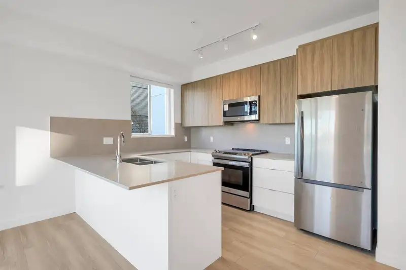 104 11913 BURNETT STREET - photo 3 of 15