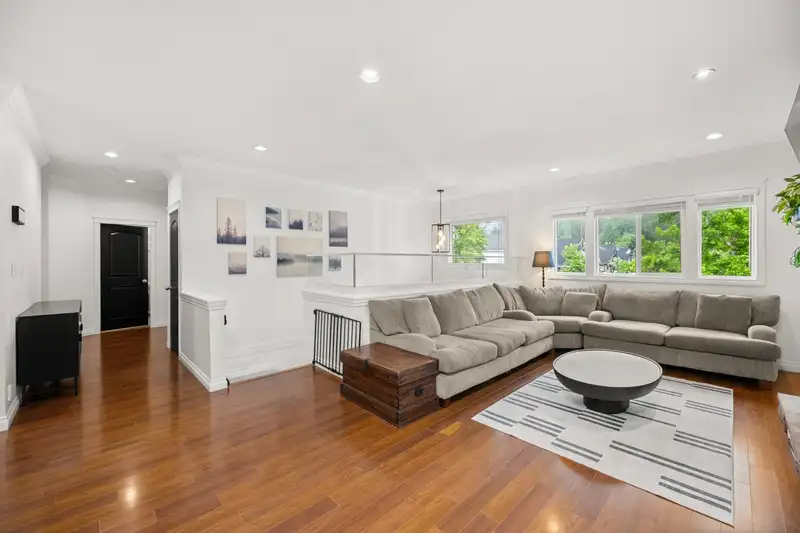 3887 ANGUS CRESCENT - photo 2 of 40