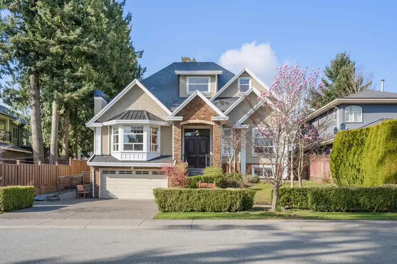 14225 69A AVENUE - photo 4 of 24