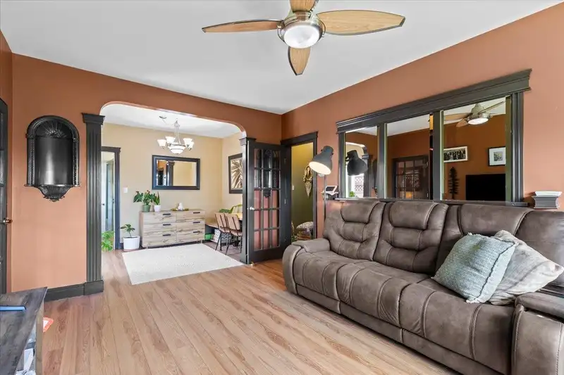 33345 3RD AVENUE - photo 4 of 39