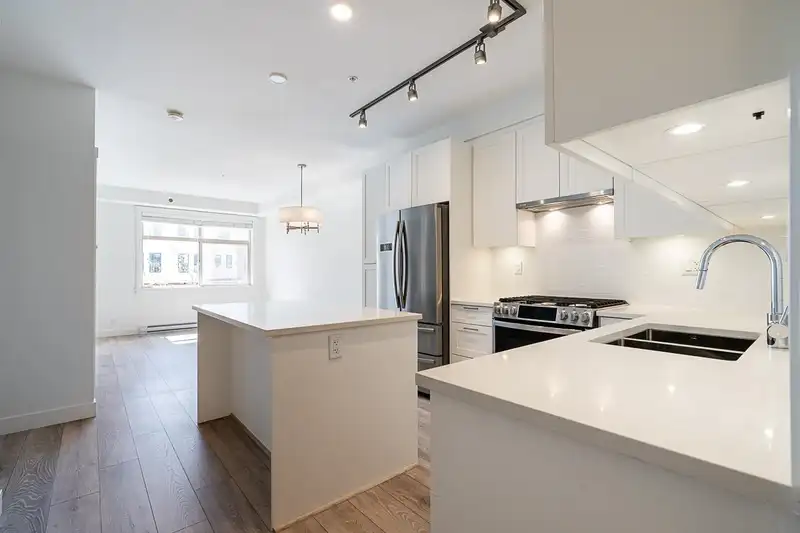 205 20673 78 AVENUE - photo 3 of 33