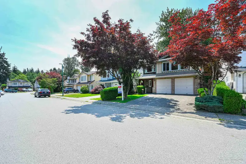 2845 MCCOOMB DRIVE - photo 3 of 35