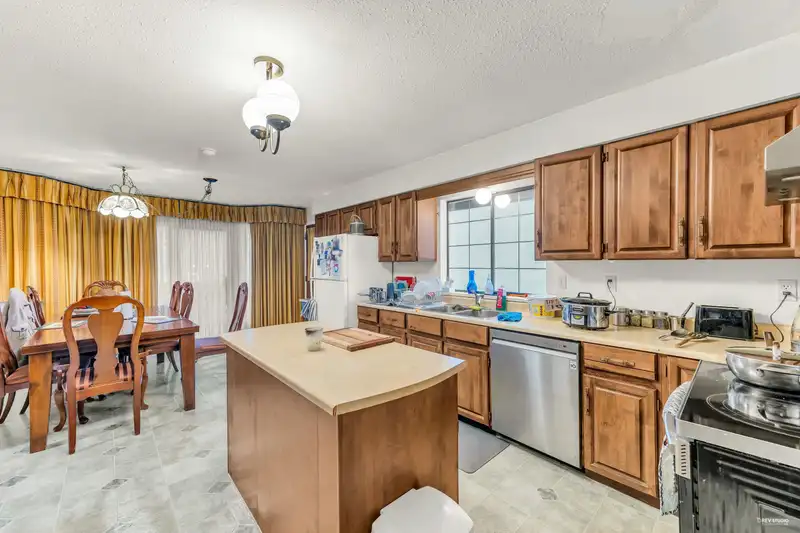 4240 SHACKLETON GATE - photo 3 of 32