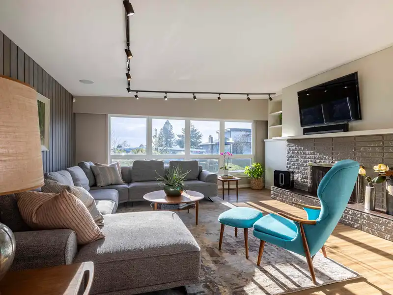 815 MASSEY STREET - photo 4 of 37
