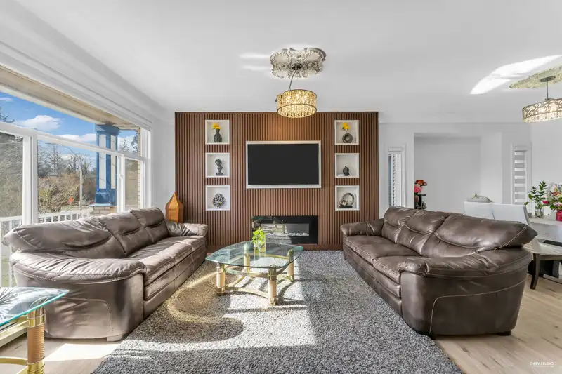 14015 82 AVENUE - photo 2 of 20