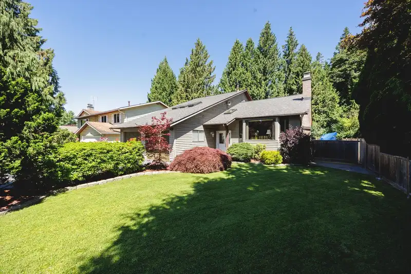 20439 91B AVENUE - photo 3 of 34