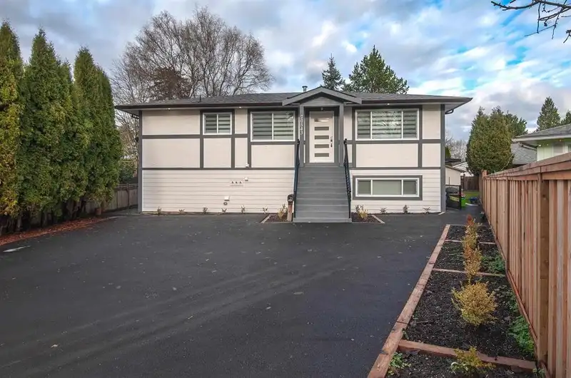 20543 50A AVENUE - photo 4 of 36