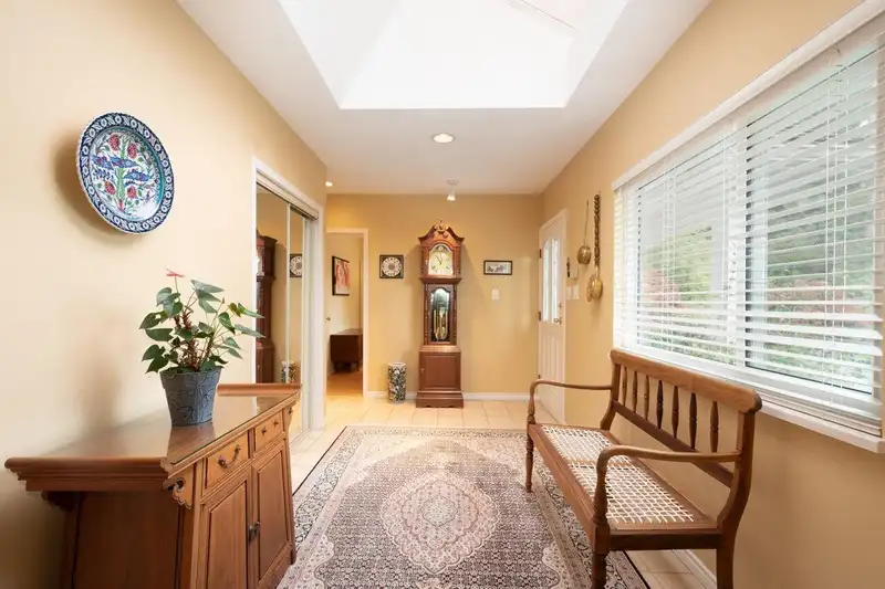 530 E QUEENS ROAD - photo 4 of 40