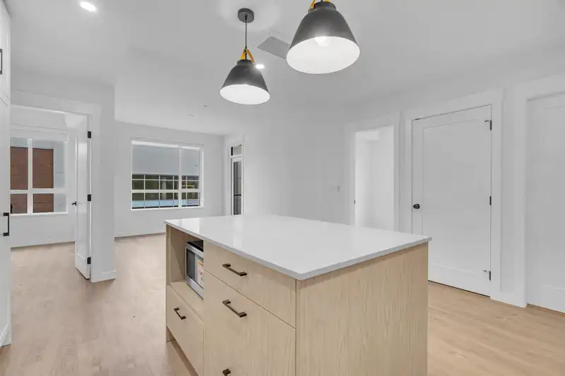 412 27249 ALDERGROVE TOWN CENTRE DRIVE - photo 4 of 13