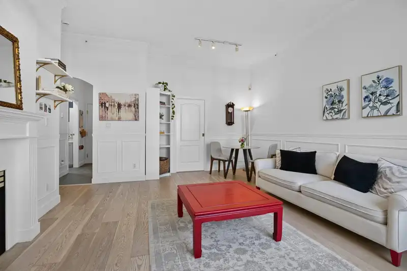 405 5735 HAMPTON PLACE - photo 4 of 21